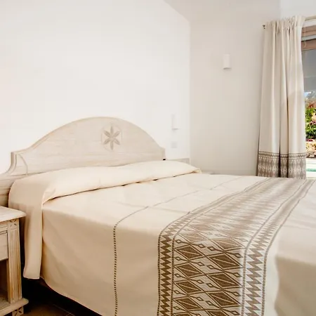 La Corte Di Pulicinu Bed & Breakfast Baja Sardinia