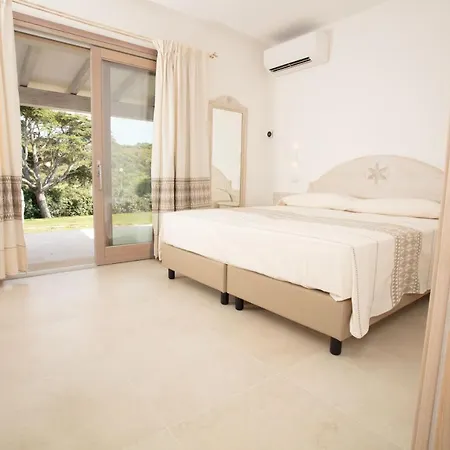 Couette-café La Corte Di Pulicinu Baja Sardinia