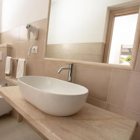 Couette-café La Corte Di Pulicinu 4*